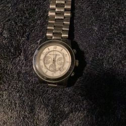 Michael Kors Silver Stainless Steel Watch MK3489 Men’s Watch Works New Battery Some Scratches Used