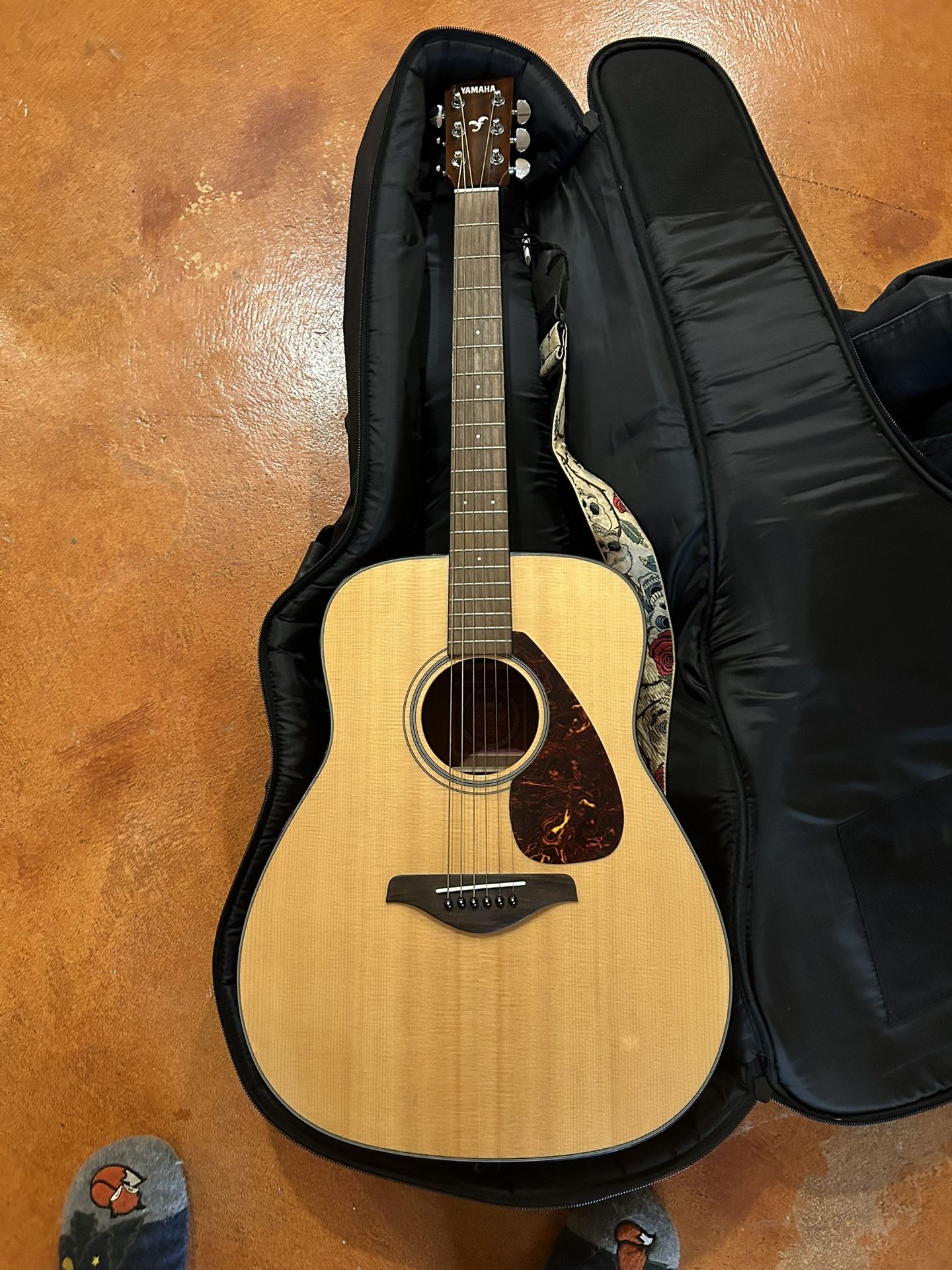 Yamaha FG700S Acoustic Guitar