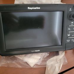 Raymarine Hybrid Touch screen E70022 with  Transducer