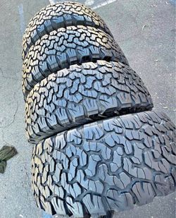 245/65/17  bfgoodrich Selling a set of 4 tires in excellent condition 🫡