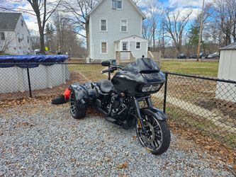 HARLEY-DAVIDSON ROAD GLIDE TRIKE