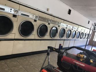Washateria wascomat speedqueen laundry coin
