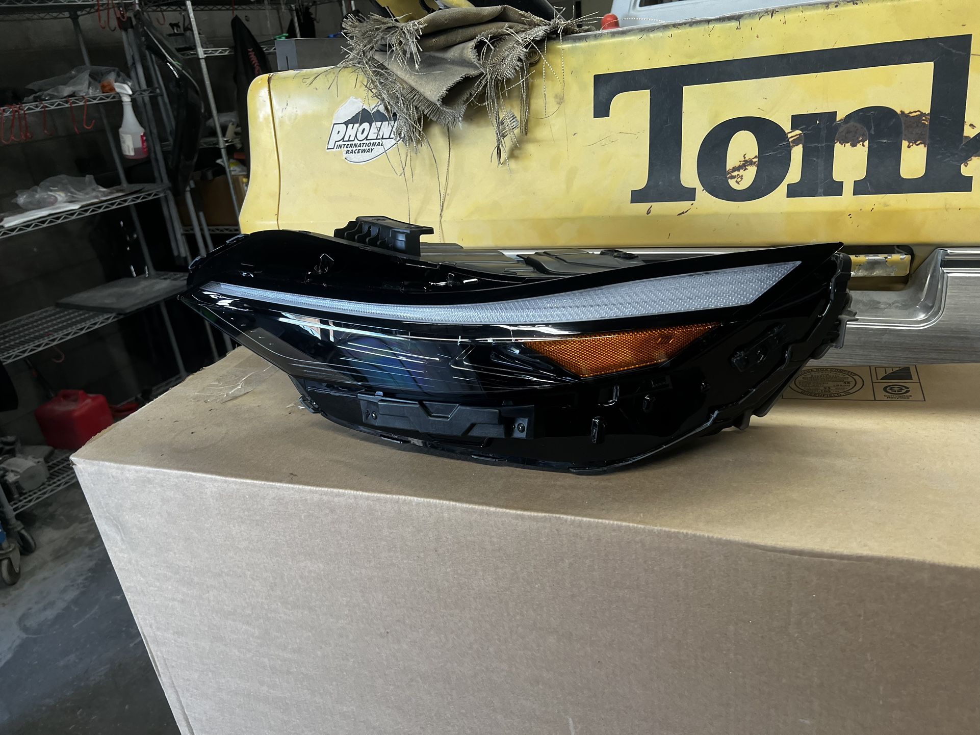 24/25 Hyundai Elantra Left Headlight Oem