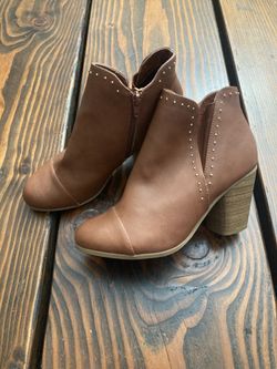 Woman’s Boots Size 9