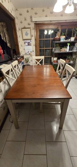 Expandable Dining Table 6-8 $300