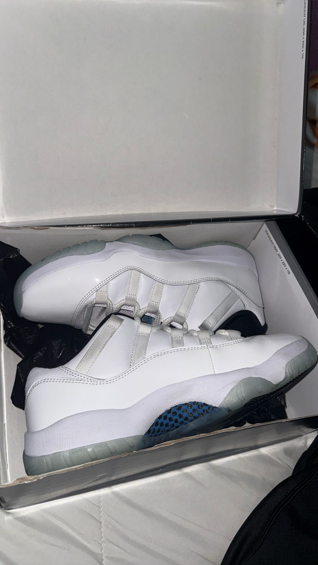 Jordan 11 Legend Blue Size 8 Used