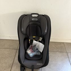 Graco Extend2Fit Convertible Car Seat, Rear-Facing and Forward-Facing, Extended Rear-Facing Seat Option, Redmond, Ideal for Newborns, Infants, and Tod