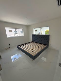King bed frame / cama grey de leather