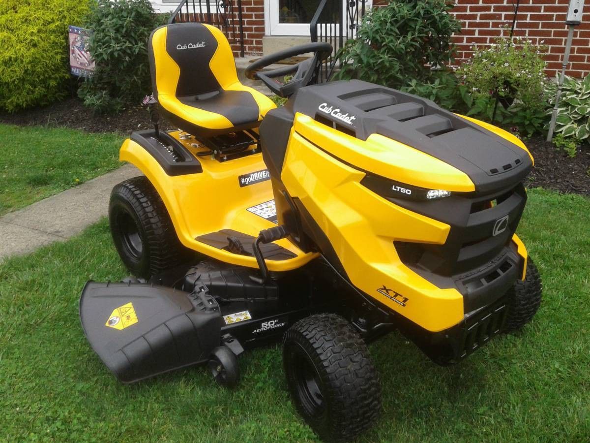 LIKE NEW, CUB CADET XT1 LT50 HYDRO AUTOMATIC RIDING MOWER