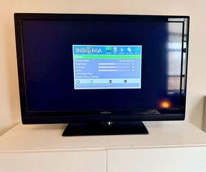 Insignia 42” 1080p HDTV – Works Great