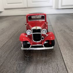 Diecast 1/18 Scale Road Legends 1932 Ford 3-Window Coupe 
