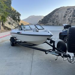 1990 Glasstron boat 