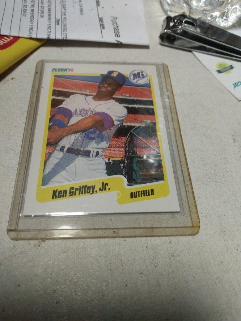 1990 Fleer Card Number 513 Ken Griffey Jr Misprint Blue Heart On Left Border Of Card