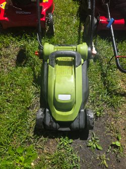 🌱 Electric Lawn Mower – Works Great! 🌱

$100 OBO

Selling a 1200W electric lawn mower in good working condition. Starts right up and cuts grass clea