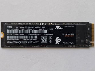 WD BLACK SN850X 2TB Gen4 NVMe M.2 2280 Internal Solid State Drive (98% Health)