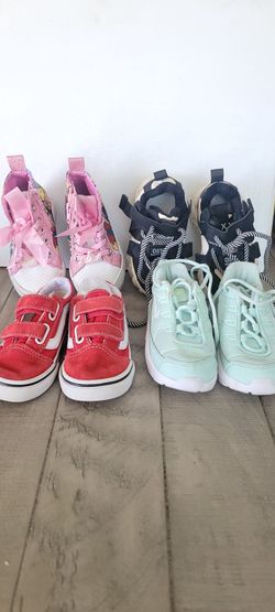 4 PAIRS OF CHILDS SIZE 6 SHOES ALL IN GOOD CONDITION 3.00 EACH OR ALL FOR 10.00