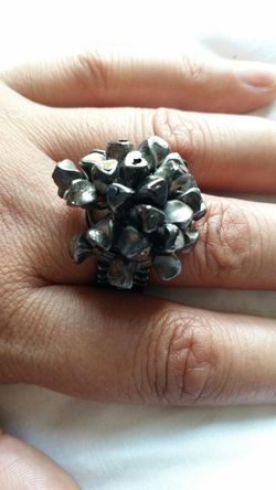 Gun metal cluster ring