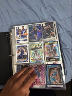 Over 650 rookies cards NBA AND NFL CARDS