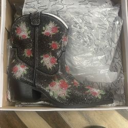 WILD PAIR Lacey Floral Bling Booties Black, 9.0