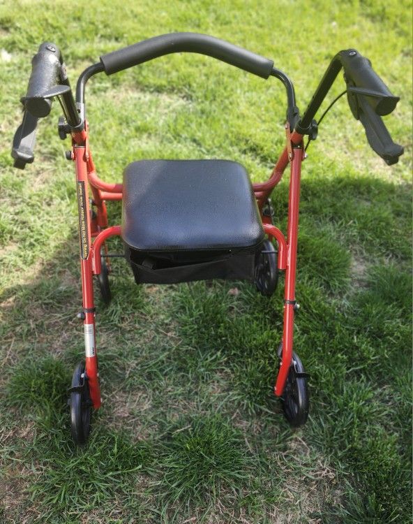 Drive Medical Wheel Walker With Folds Up And Seat