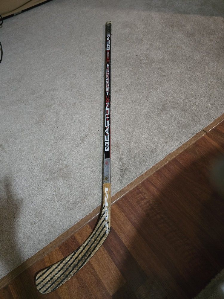 EASTON CYCLONE HOCKEY STICK