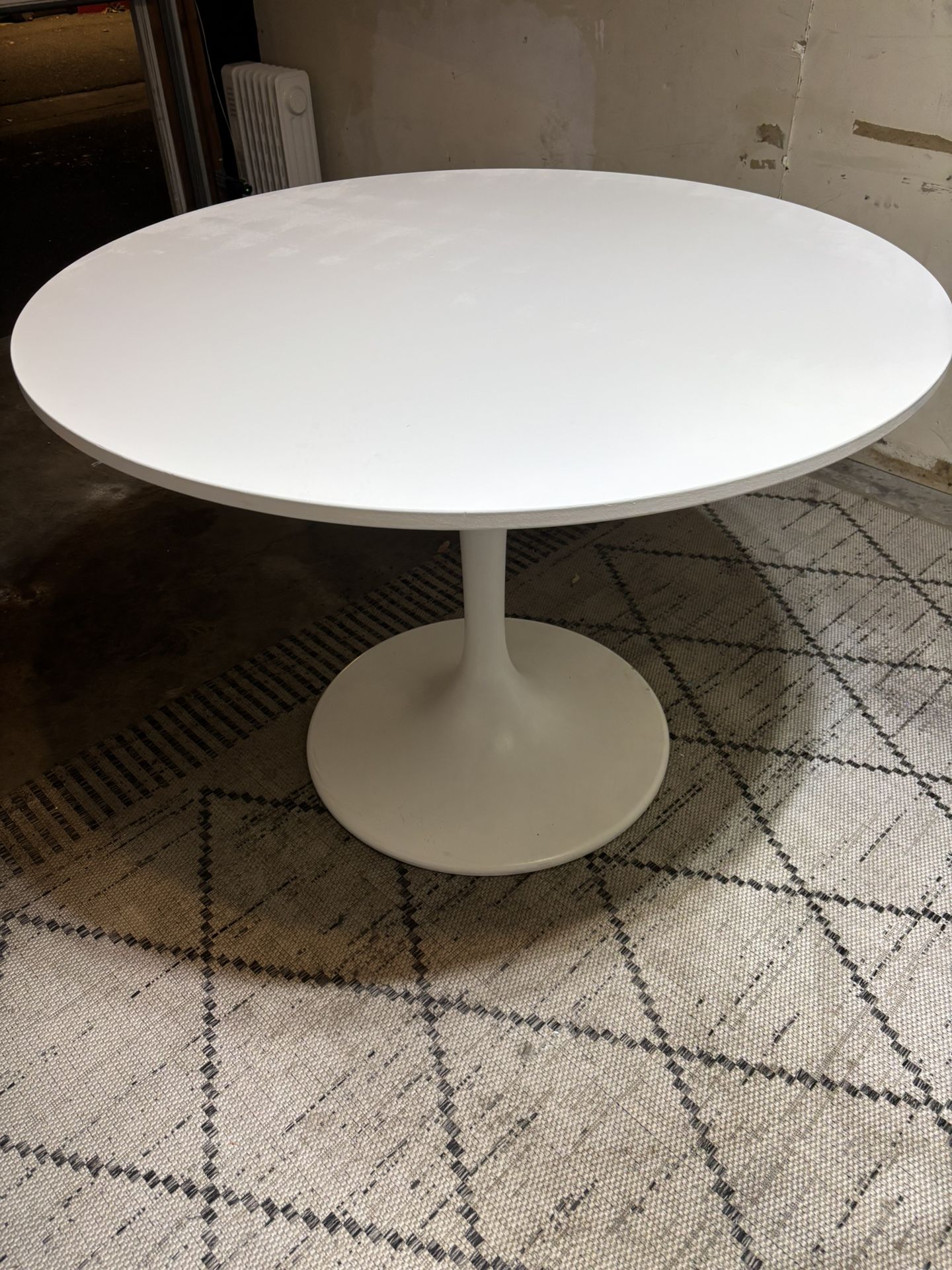 IKEA DOCKSTA Tulip Dining Table