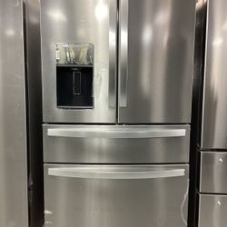 Whirlpool French Door Refrigerator in Stainless steel with In-Door-Ice Storage and Fresh Flow Produce Preserver