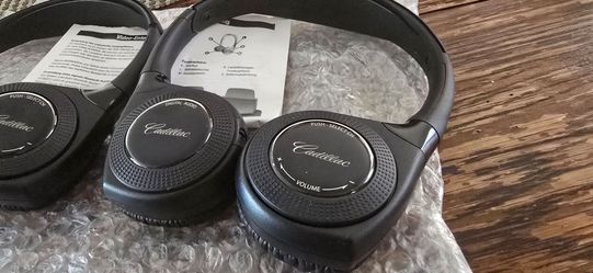 2020 Cadillac Escalade Platinum headphones