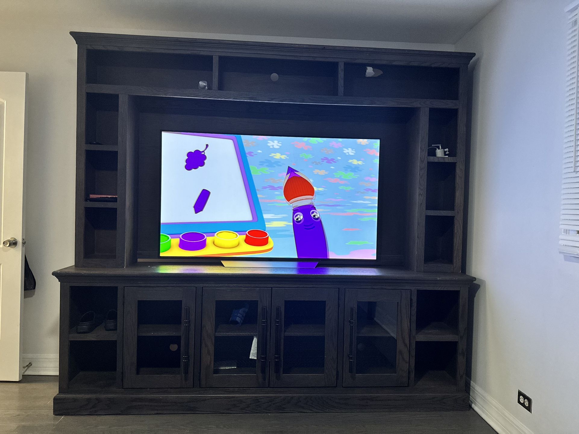 Entertainment center