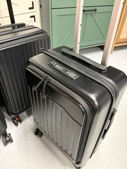 20inch CARRY ON SIZE Hardshell luggage with usb ports to charge phone