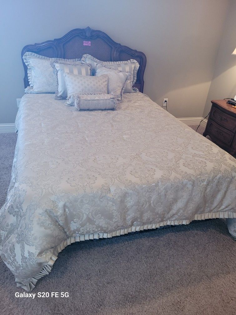 Beautiful Queen Sized Bedding!