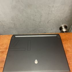Alienware - m17 R5 17.3" 360Hz FHD Gaming Laptop - AMD Ryzen 9 - 16GB Memory - NVIDIA GeForce RTX 3070 Ti - 1TB SSD - Dark Side of the Moon