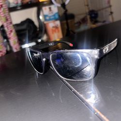 Oakley  Holbrook