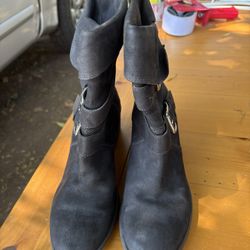 Women Boots Size 7 M