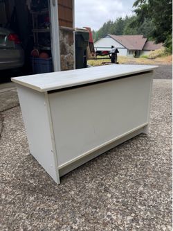 White Storage Chest / Hope Chest / Toy Box with Hinged Li