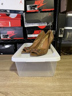 WOMEN’S BROWN PEEP TOE HEELS • LIKE NEW 