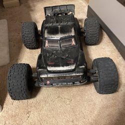 1/8 Scale Arrma Notorious 6s blx