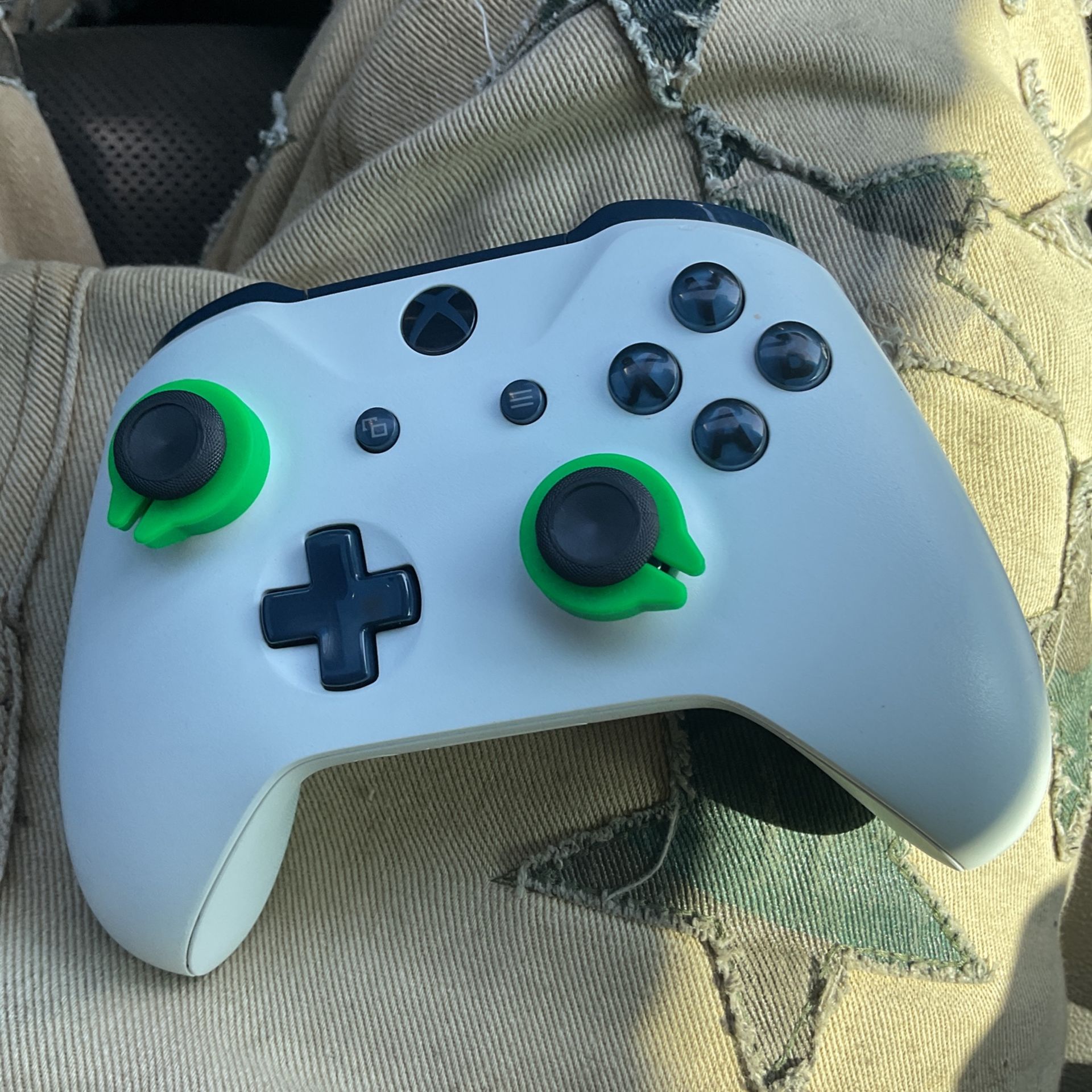 2 custom xbox 1 controllers 