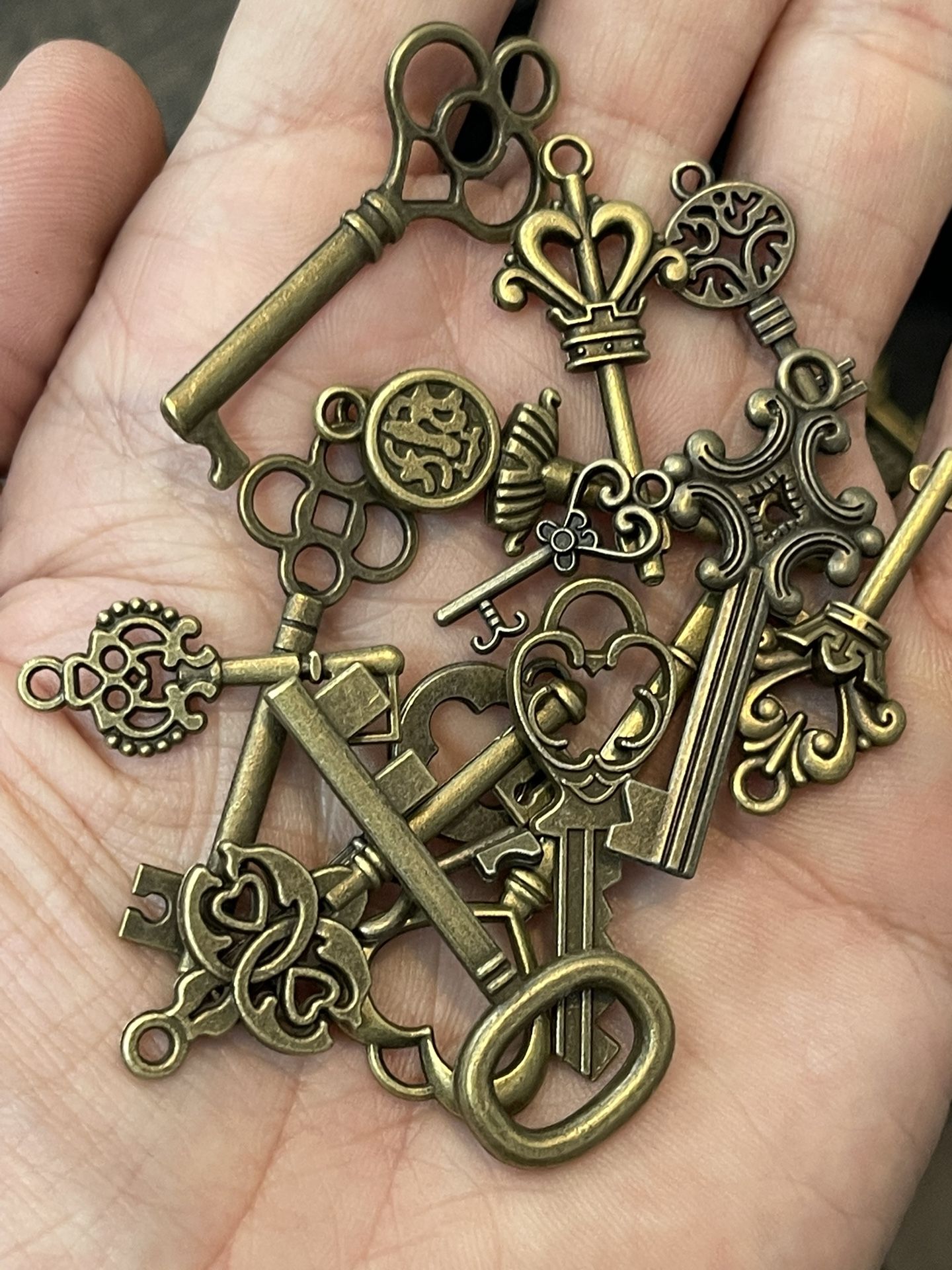 20 Miniature Assorted Fantasy Keys