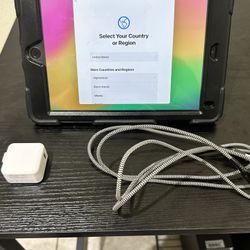 Like-New iPad (6th Gen) — Office Liquidation