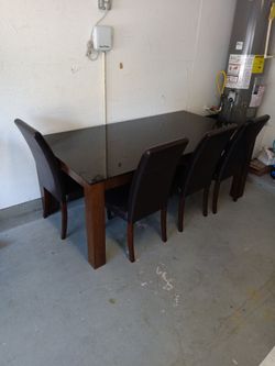 Dining table + 4 chairs