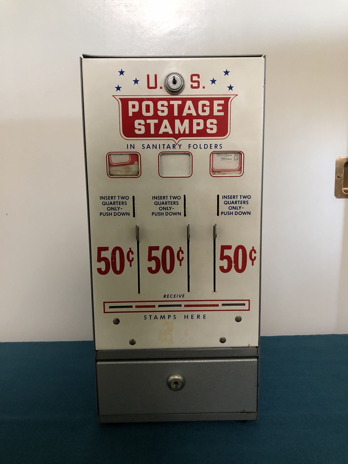 Vintage U.S.POSTAGE STAMP DISPENSER/keys