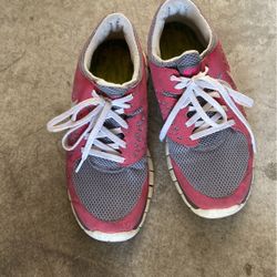 Pink Nike Free Runs Size w7.5 