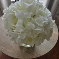 White flower with vase center piece 
