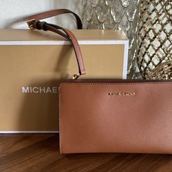 Michael Kors Crossbody - Like New 