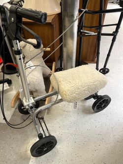 Knee support walker