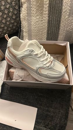 New Fashion Sneakers Size 6 In Box Pink And White