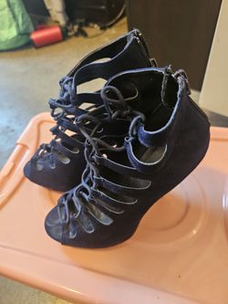 Blue Heels 7.5