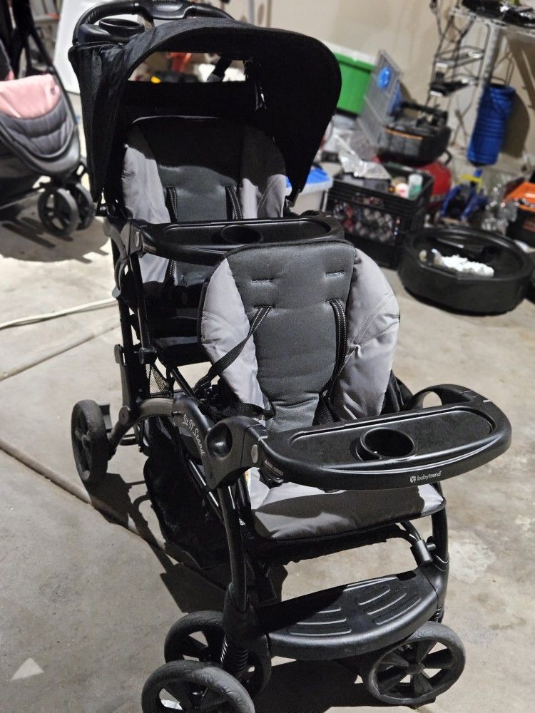 DOUBLE STROLLER