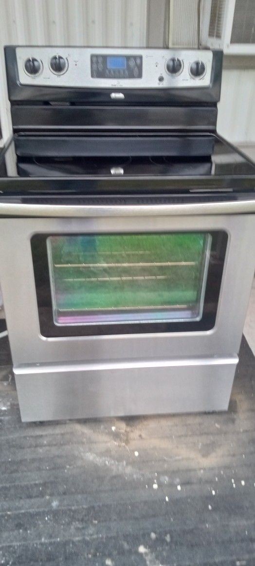 Stove, Microwave, And Dishwasher